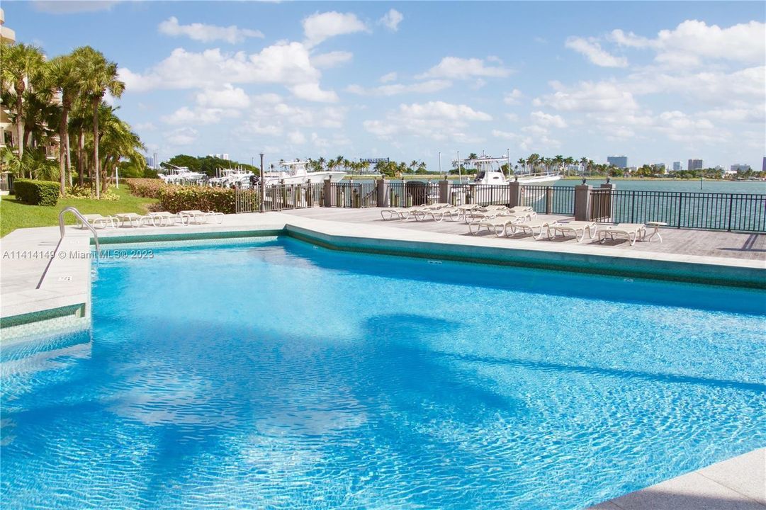 POOL OVERLOOKING BAYFRONT WHICH FEATURES  BBQ TO HOST YOUR FRIENDS.