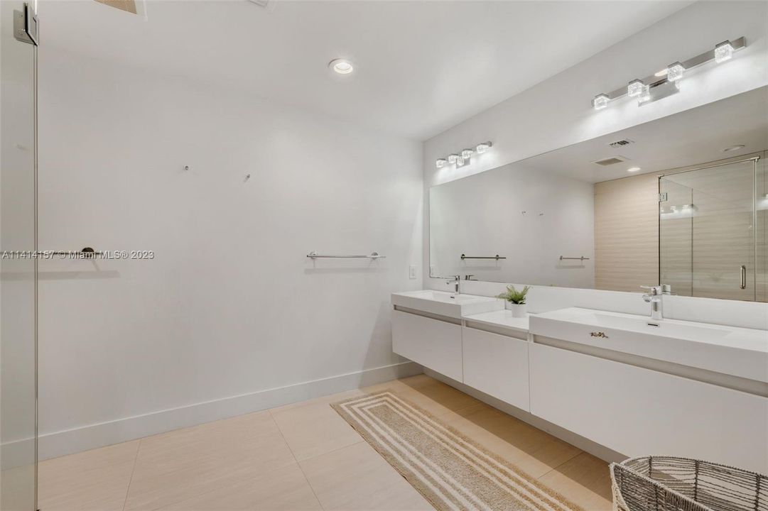 Недавно арендовано: $6,500 (5 спален, 4 ванн, 2885 Квадратных фут)