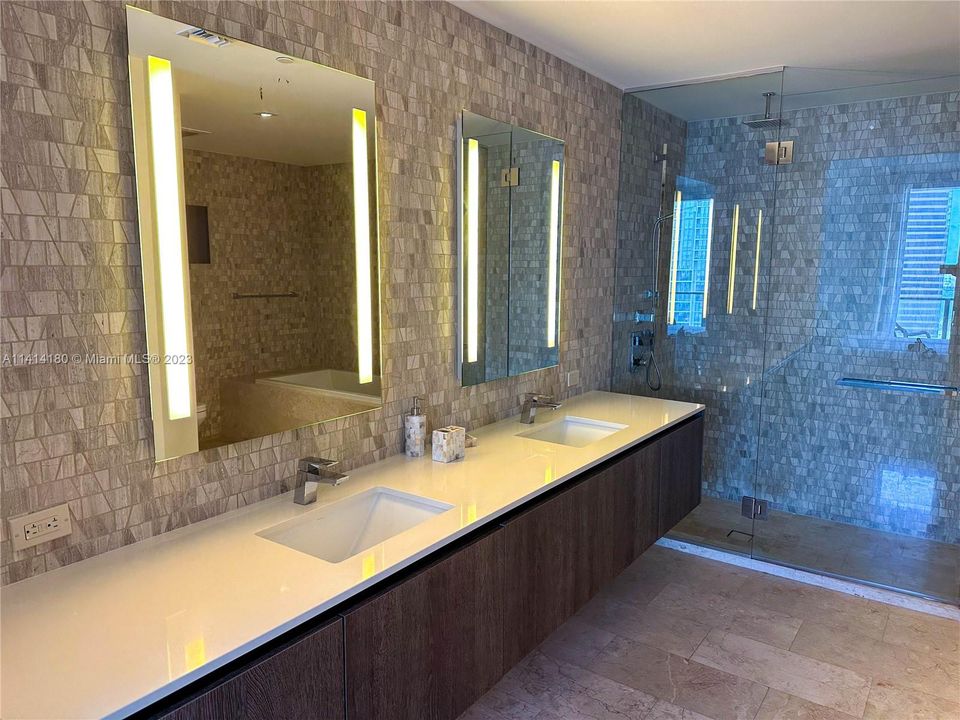 Recientemente alquilado: $6,000 (2 camas, 2 baños, 1249 Pies cuadrados)