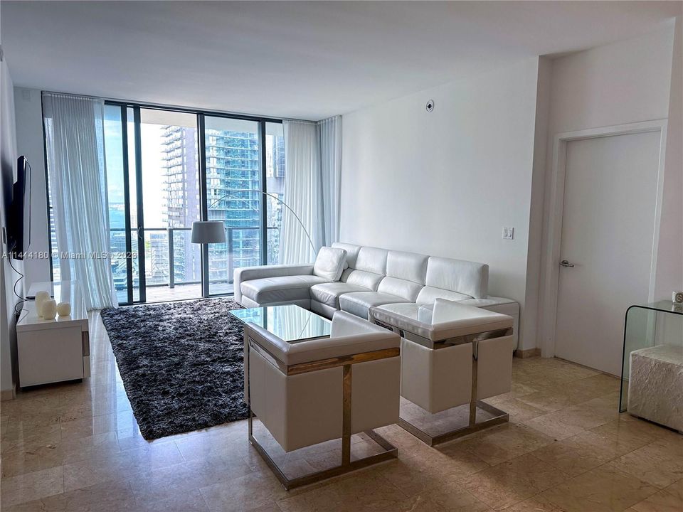 Recientemente alquilado: $6,000 (2 camas, 2 baños, 1249 Pies cuadrados)