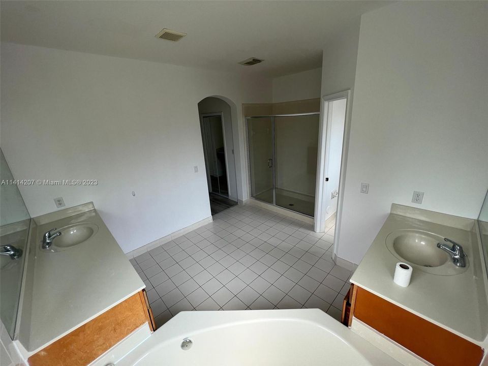 最近租的: $3,900 (4 贝兹, 3 浴室, 2596 平方英尺)