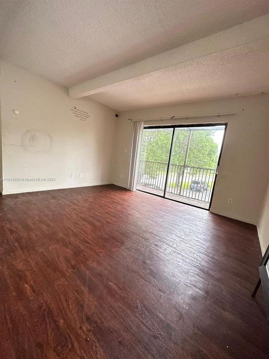 Recently Rented: $1,800 (2 beds, 2 baths, 900 Square Feet)