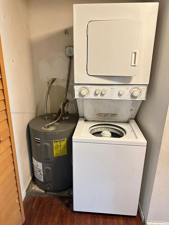 Recently Rented: $1,800 (2 beds, 2 baths, 900 Square Feet)