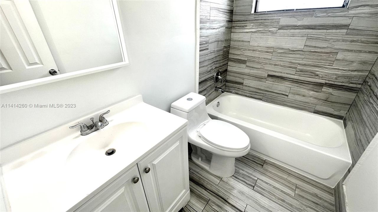 Recently Rented: $2,200 (2 beds, 1 baths, 772 Square Feet)