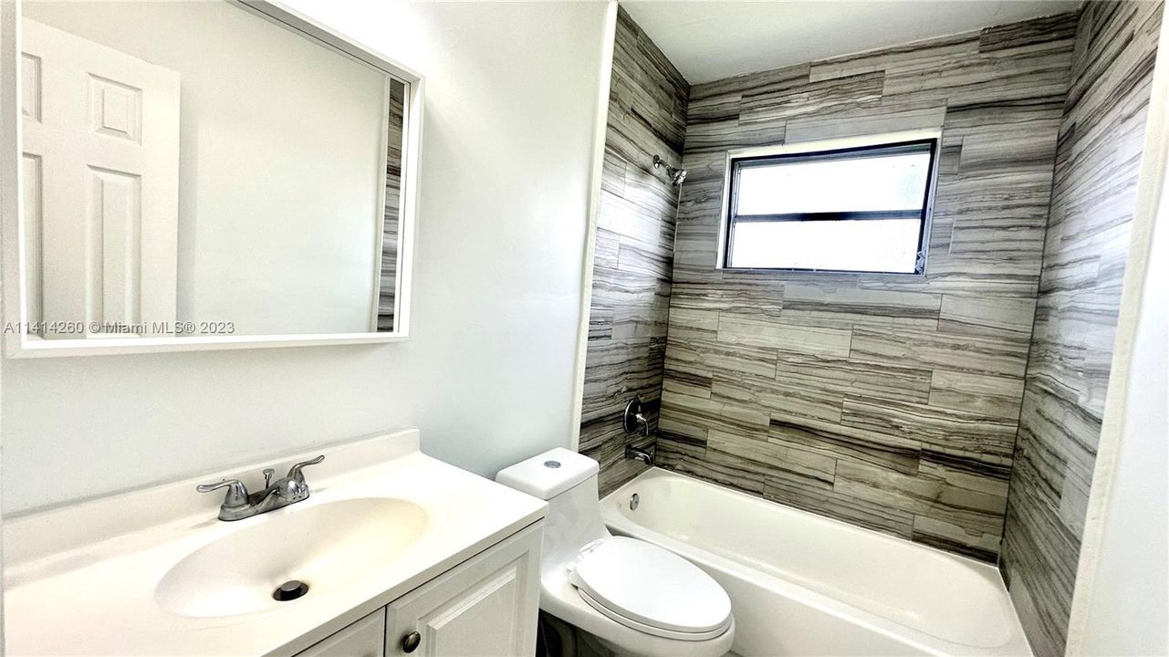 Recently Rented: $2,200 (2 beds, 1 baths, 772 Square Feet)