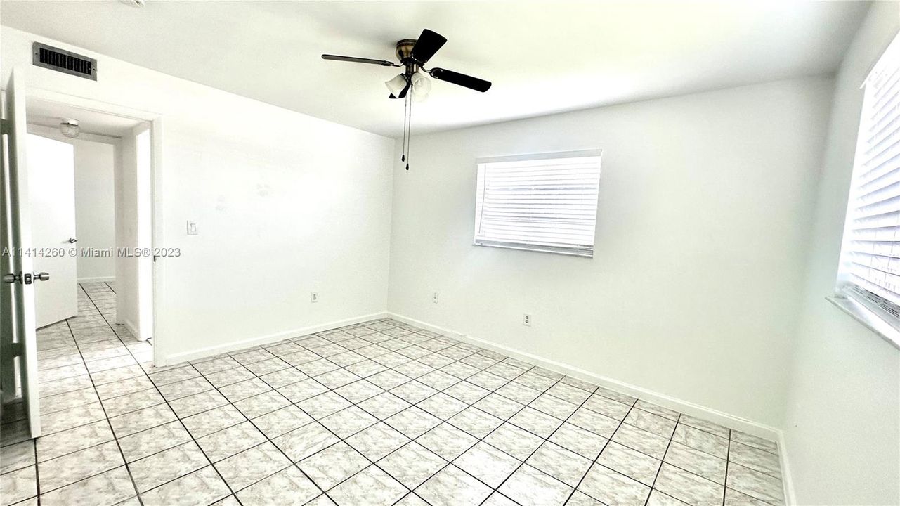 Recently Rented: $2,200 (2 beds, 1 baths, 772 Square Feet)