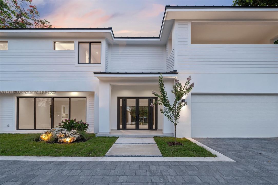 Недавно продано: $3,999,900 (6 спален, 6 ванн, 4685 Квадратных фут)