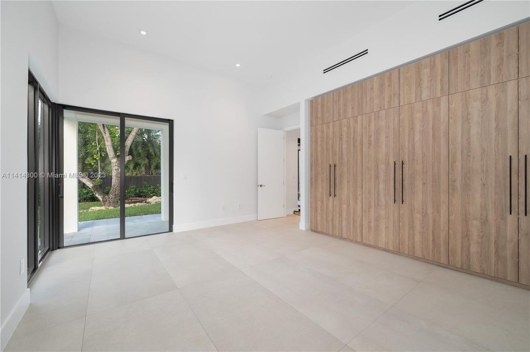 Недавно продано: $3,999,900 (6 спален, 6 ванн, 4685 Квадратных фут)