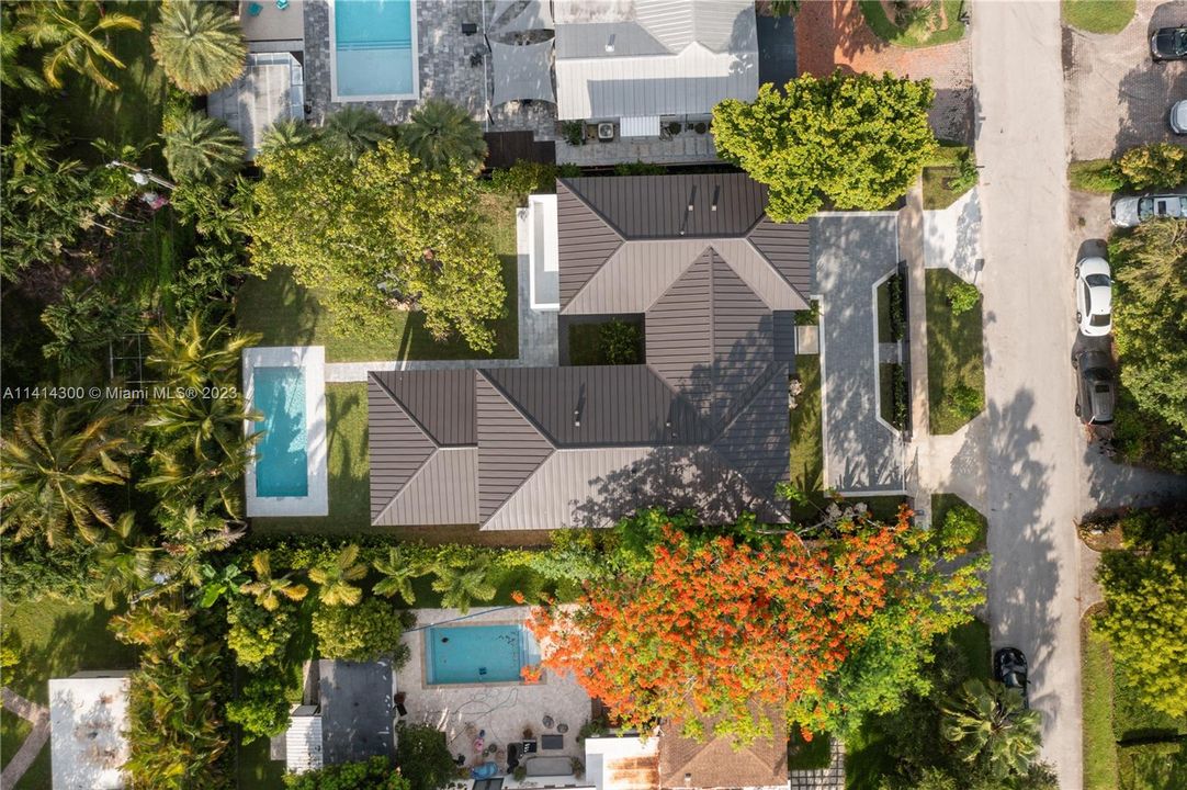 Недавно продано: $3,999,900 (6 спален, 6 ванн, 4685 Квадратных фут)