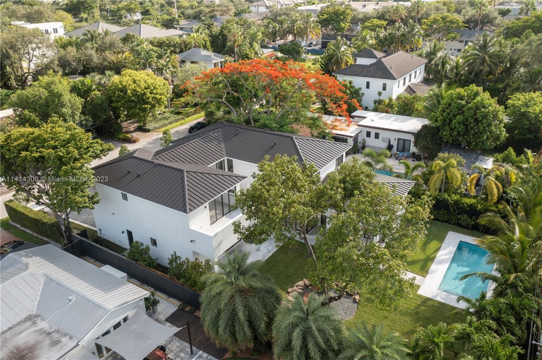 Недавно продано: $3,999,900 (6 спален, 6 ванн, 4685 Квадратных фут)