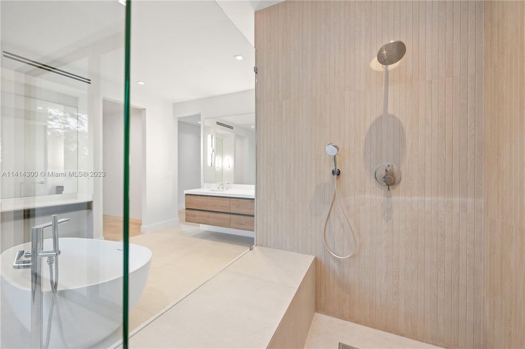 Недавно продано: $3,999,900 (6 спален, 6 ванн, 4685 Квадратных фут)