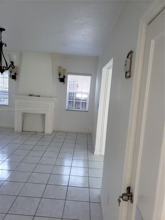 Recently Rented: $2,000 (2 beds, 1 baths, 1300 Square Feet)