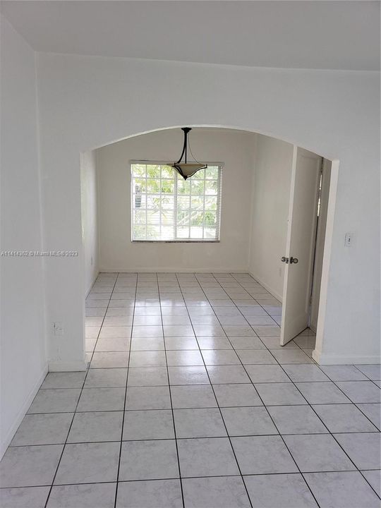 Recently Rented: $2,000 (2 beds, 1 baths, 1300 Square Feet)
