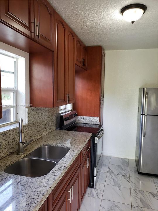 Recently Rented: $2,000 (2 beds, 1 baths, 1300 Square Feet)