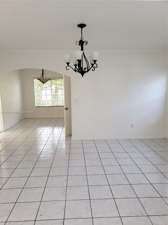 Recently Rented: $2,000 (2 beds, 1 baths, 1300 Square Feet)