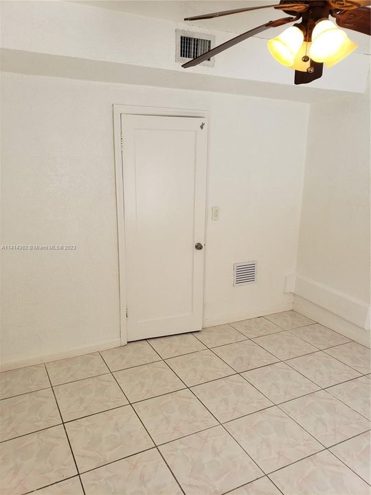 Recently Rented: $2,000 (2 beds, 1 baths, 1300 Square Feet)