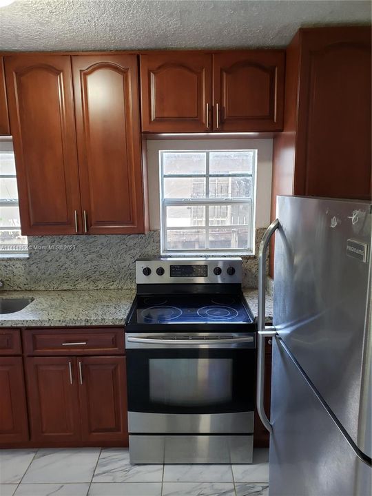 Recently Rented: $2,000 (2 beds, 1 baths, 1300 Square Feet)