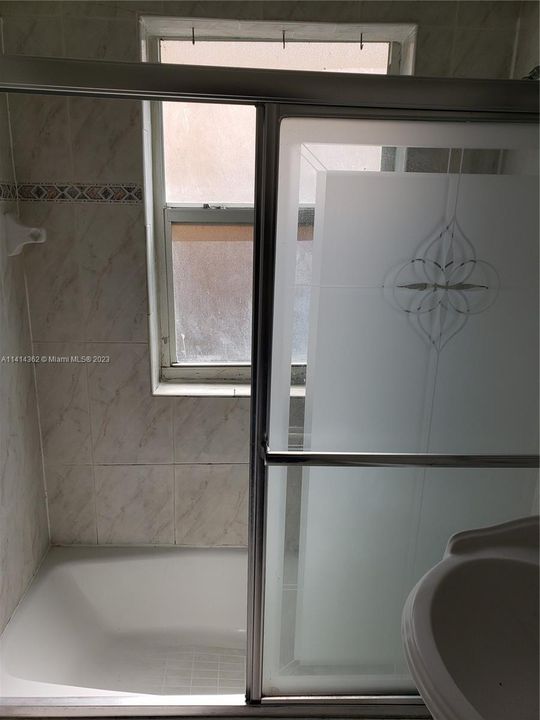 Recently Rented: $2,000 (2 beds, 1 baths, 1300 Square Feet)