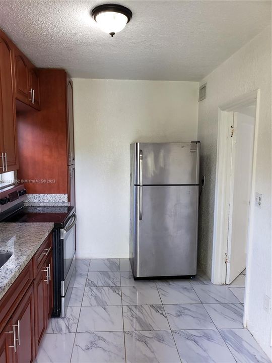 Recently Rented: $2,000 (2 beds, 1 baths, 1300 Square Feet)