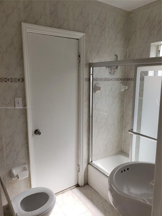 Recently Rented: $2,000 (2 beds, 1 baths, 1300 Square Feet)