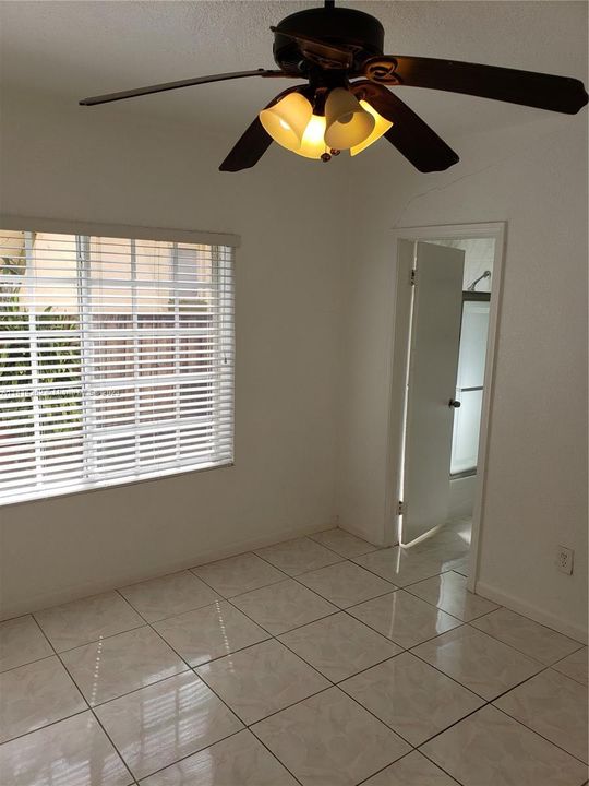 Recently Rented: $2,000 (2 beds, 1 baths, 1300 Square Feet)