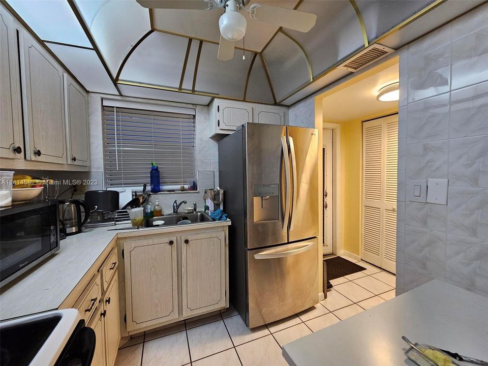 Active With Contract: $89,900 (1 beds, 1 baths, 640 Square Feet)