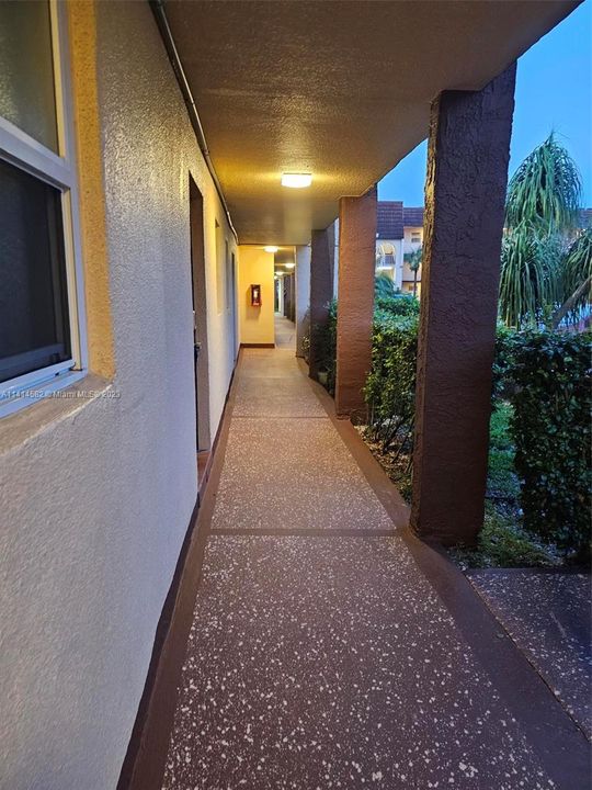 Active With Contract: $89,900 (1 beds, 1 baths, 640 Square Feet)