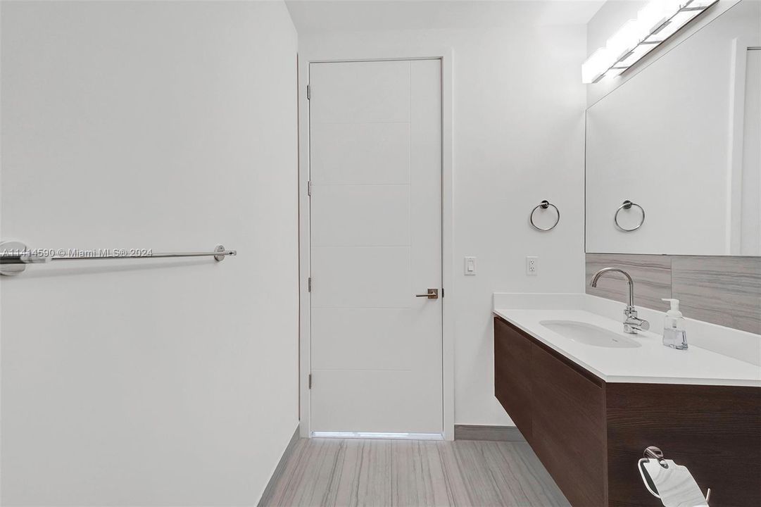 最近售出: $784,000 (1 贝兹, 1 浴室, 778 平方英尺)