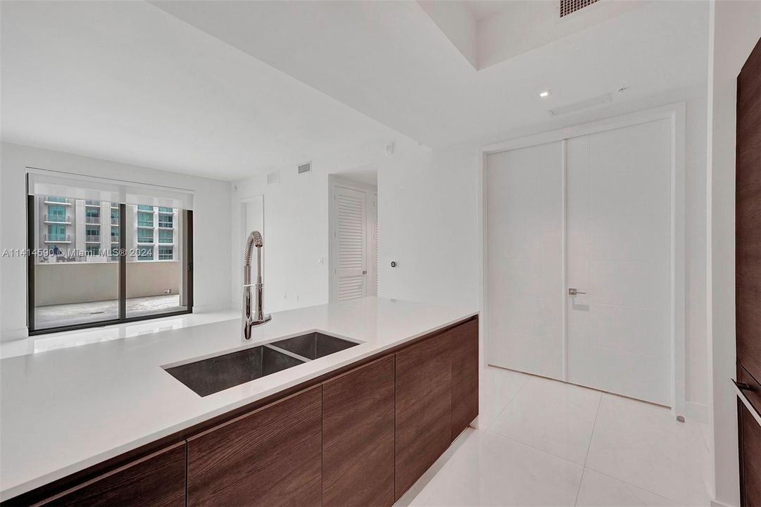 最近售出: $784,000 (1 贝兹, 1 浴室, 778 平方英尺)