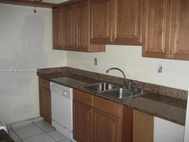 Recently Rented: $1,950 (2 beds, 2 baths, 955 Square Feet)
