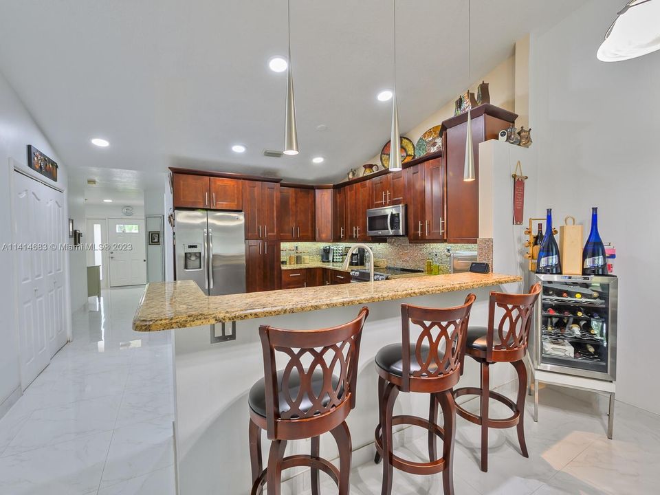 Recently Sold: $439,900 (3 beds, 2 baths, 1249 Square Feet)