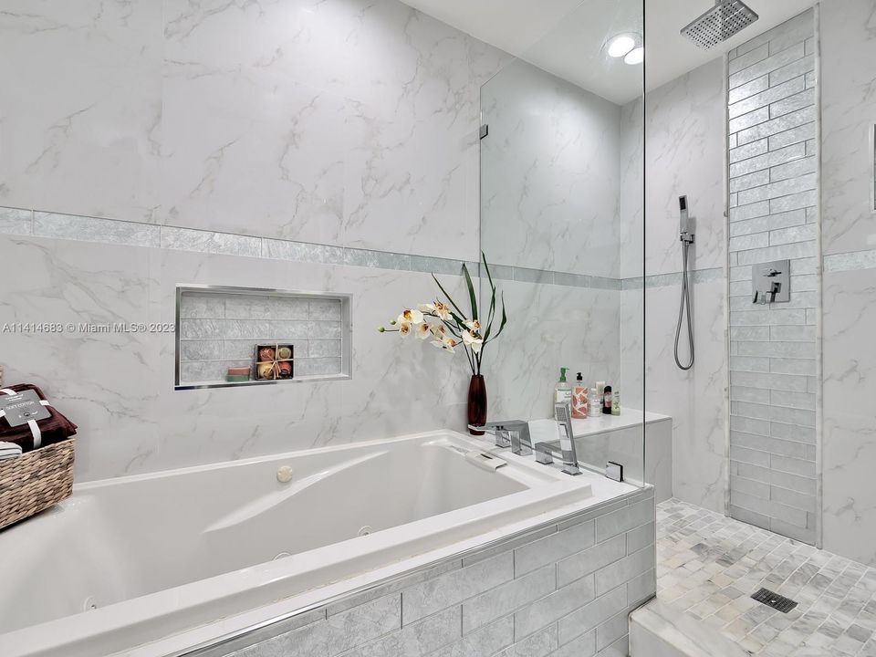 Recently Sold: $439,900 (3 beds, 2 baths, 1249 Square Feet)