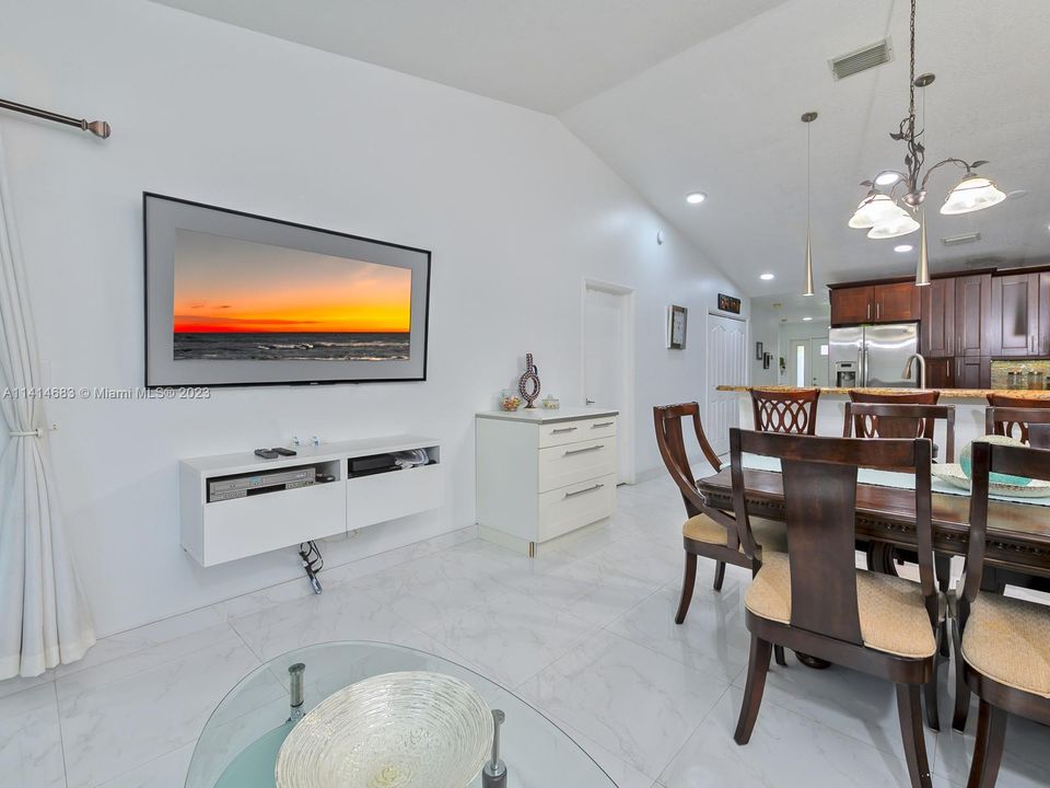 Recently Sold: $439,900 (3 beds, 2 baths, 1249 Square Feet)