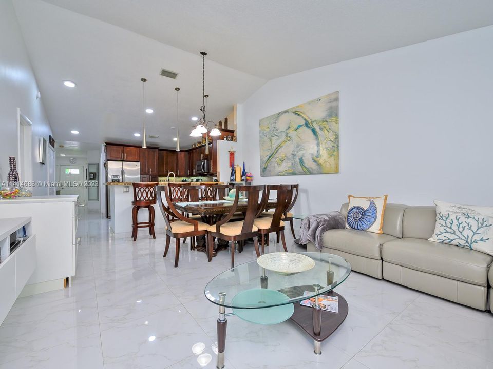 Recently Sold: $439,900 (3 beds, 2 baths, 1249 Square Feet)