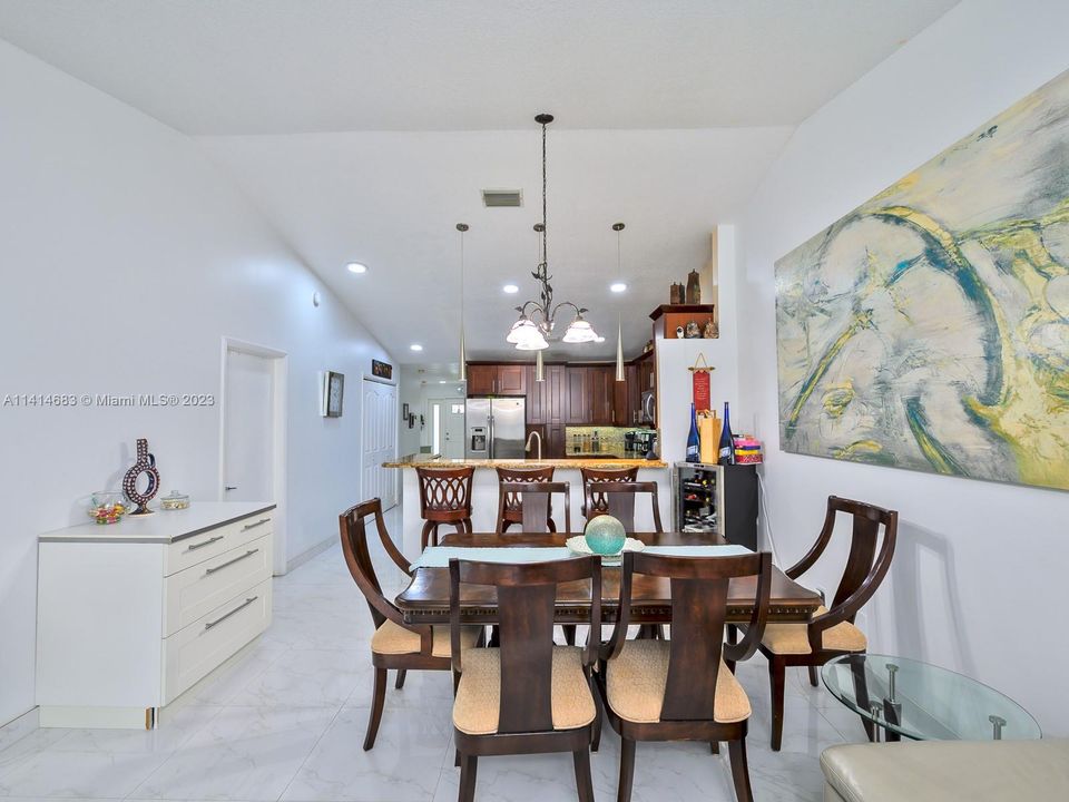 Recently Sold: $439,900 (3 beds, 2 baths, 1249 Square Feet)