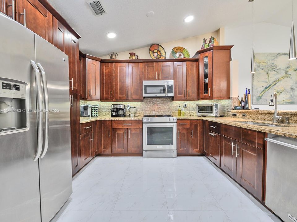 Recently Sold: $439,900 (3 beds, 2 baths, 1249 Square Feet)