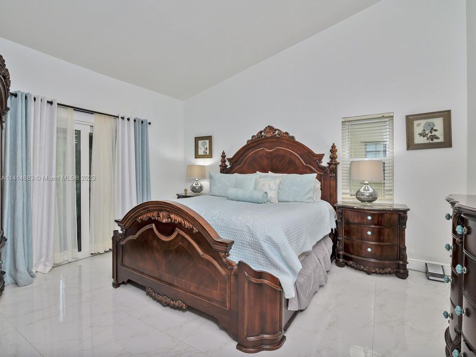 Recently Sold: $439,900 (3 beds, 2 baths, 1249 Square Feet)