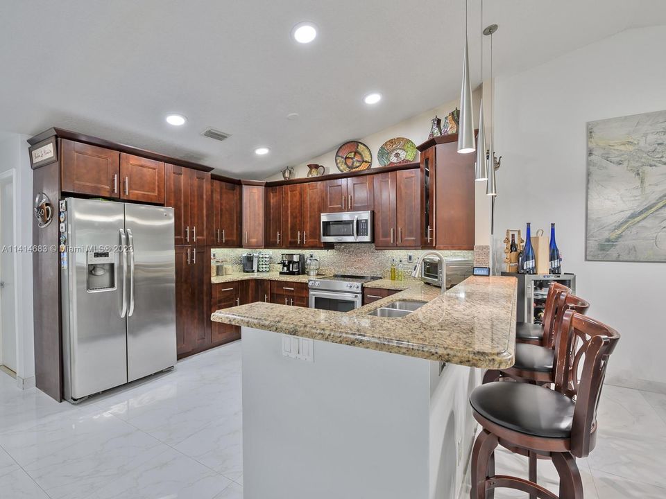 Recently Sold: $439,900 (3 beds, 2 baths, 1249 Square Feet)