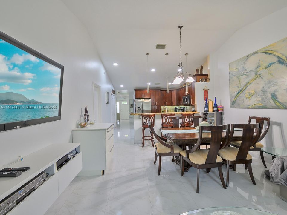 Recently Sold: $439,900 (3 beds, 2 baths, 1249 Square Feet)