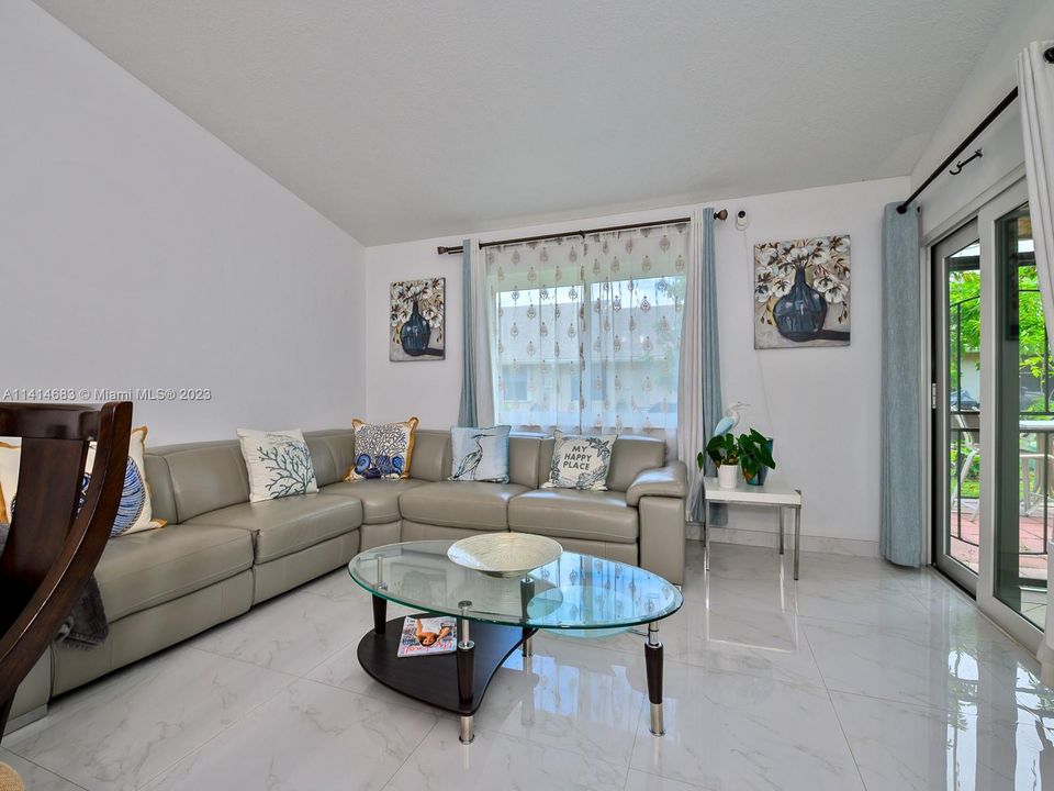 Recently Sold: $439,900 (3 beds, 2 baths, 1249 Square Feet)