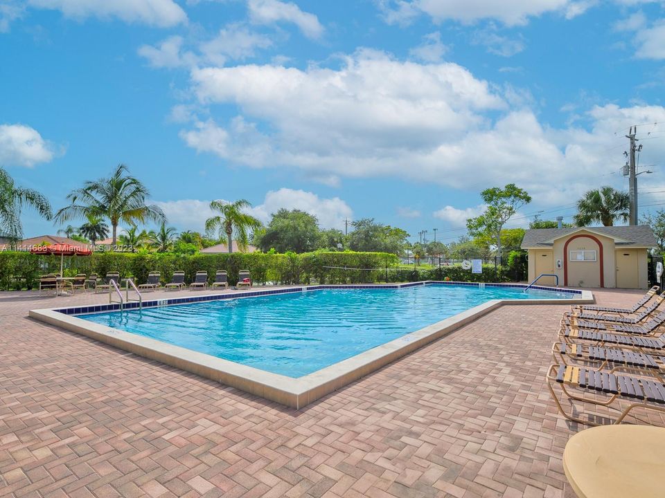 Recently Sold: $439,900 (3 beds, 2 baths, 1249 Square Feet)