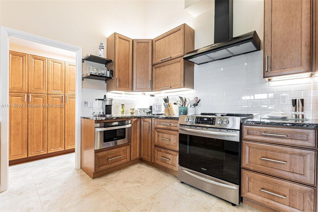 Recently Sold: $720,000 (3 beds, 2 baths, 1820 Square Feet)