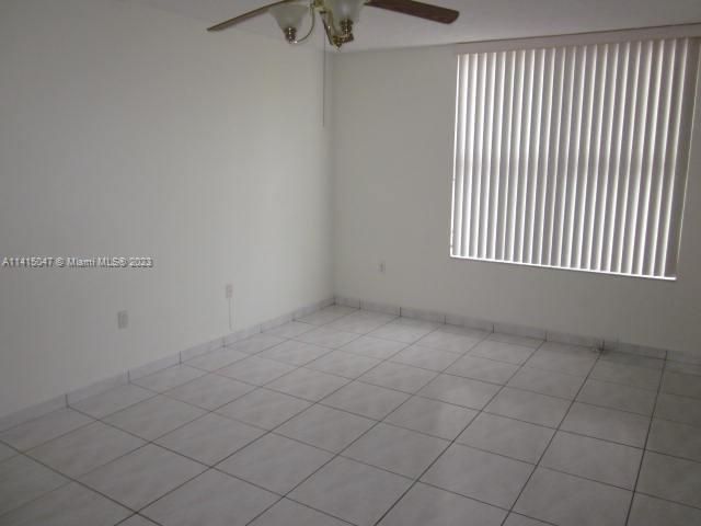 Recently Rented: $1,900 (1 beds, 1 baths, 806 Square Feet)