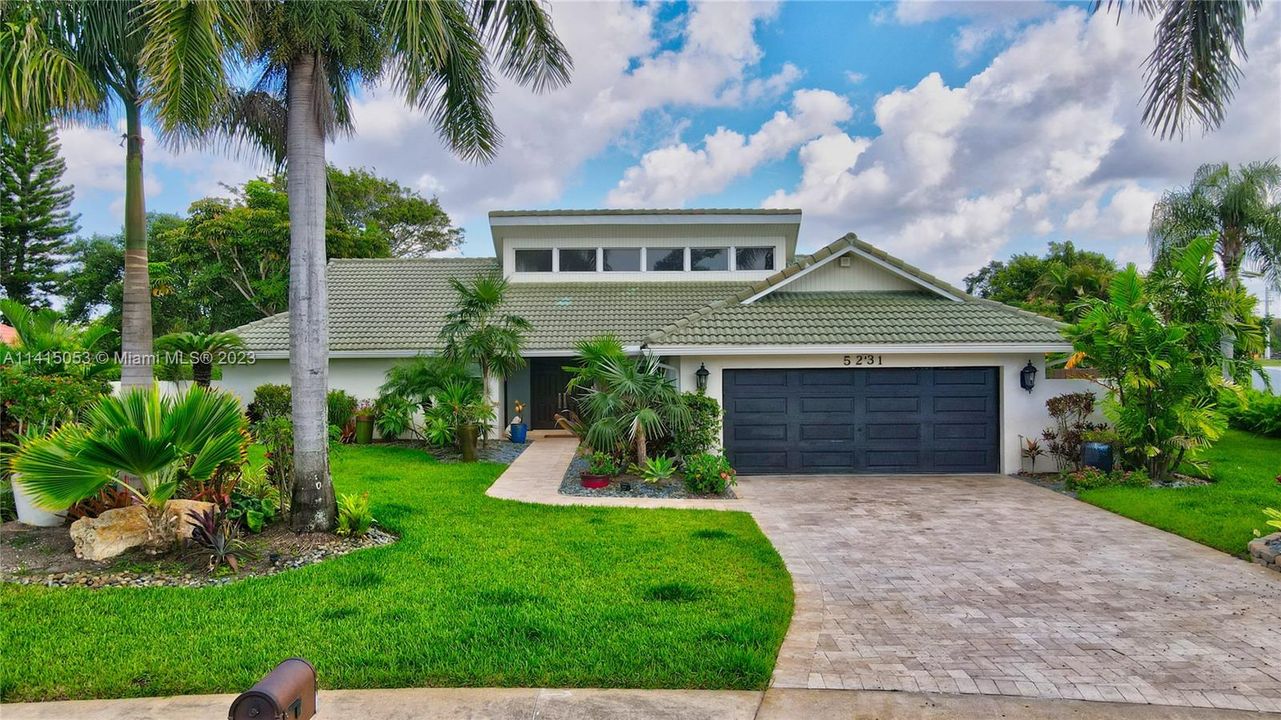 Recently Sold: $1,250,000 (4 beds, 2 baths, 2359 Square Feet)