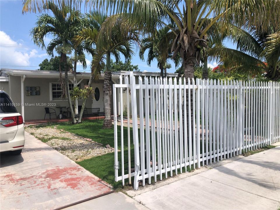 Recently Sold: $310,000 (2 beds, 1 baths, 1299 Square Feet)