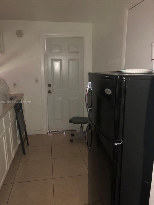 Recently Sold: $310,000 (2 beds, 1 baths, 1299 Square Feet)