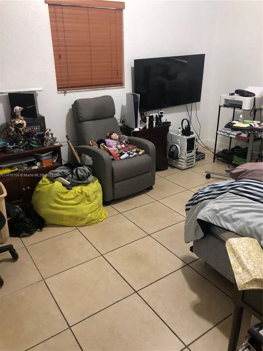 Recently Sold: $310,000 (2 beds, 1 baths, 1299 Square Feet)