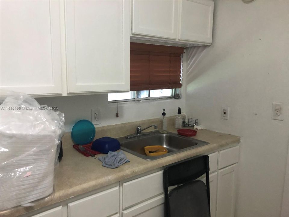 Recently Sold: $310,000 (2 beds, 1 baths, 1299 Square Feet)