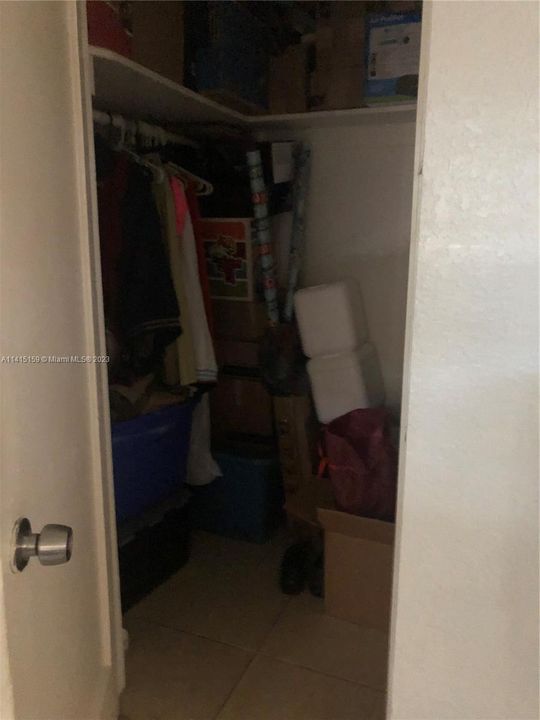 Recently Sold: $310,000 (2 beds, 1 baths, 1299 Square Feet)