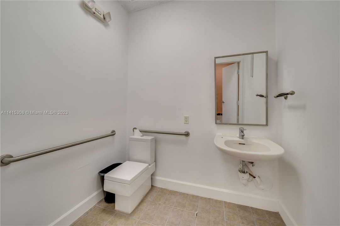 最近售出: $299,000 (0 贝兹, 0 浴室, 0 平方英尺)